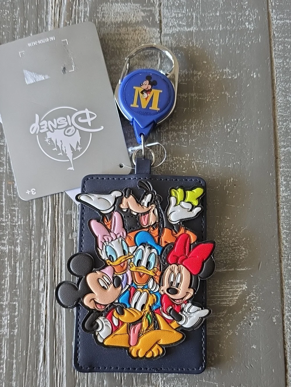 Mickey & Friends Retractable Cardholder Disney Parks 2025 Goofy Minnie Pluto